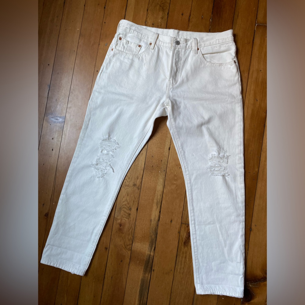 White Red Label Distressed Levi’s : 501